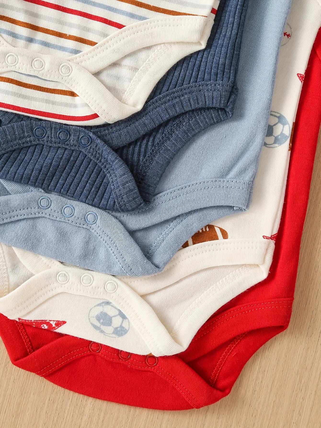 Rugby-Style Triangular Jumpsuit for Baby Boys, Featuring Short Sleeves, Perfect for Spring And Summer. Ideal Crawling Outfit And Home Wear for Newborns, for Outdoor
