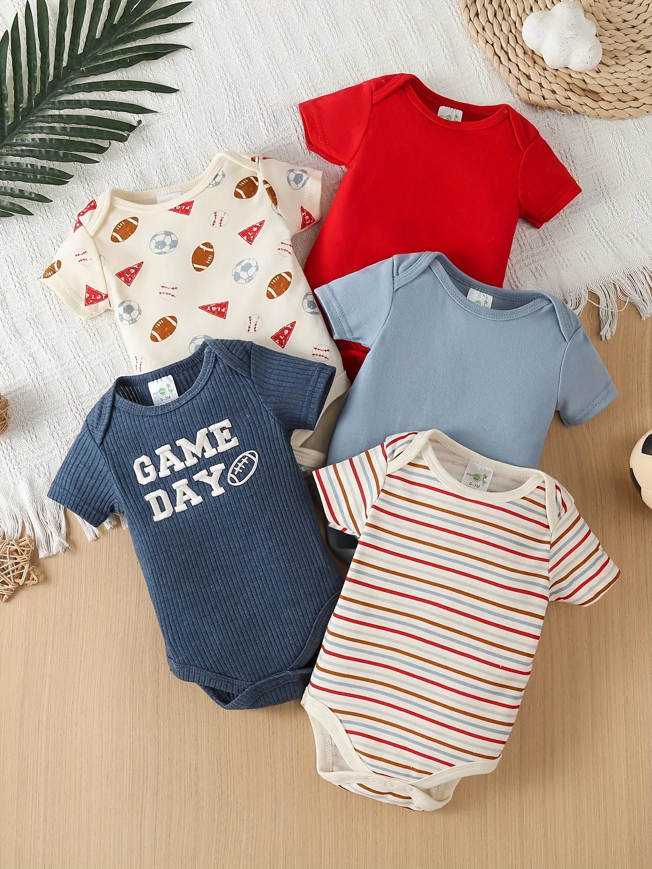 Rugby-Style Triangular Jumpsuit for Baby Boys, Featuring Short Sleeves, Perfect for Spring And Summer. Ideal Crawling Outfit And Home Wear for Newborns, for Outdoor
