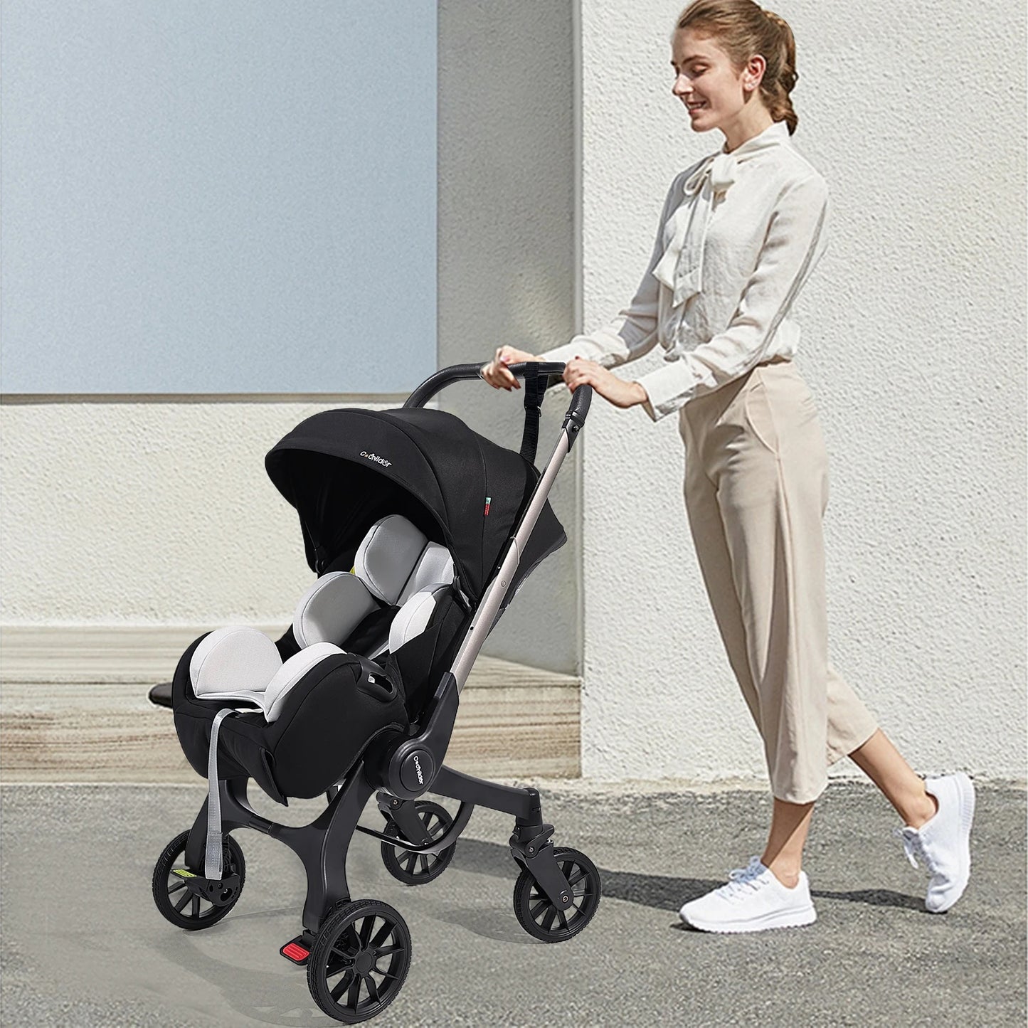 Stroller with 4 heels - metal frame and comfortable fabric, Foldable and easy to transport.