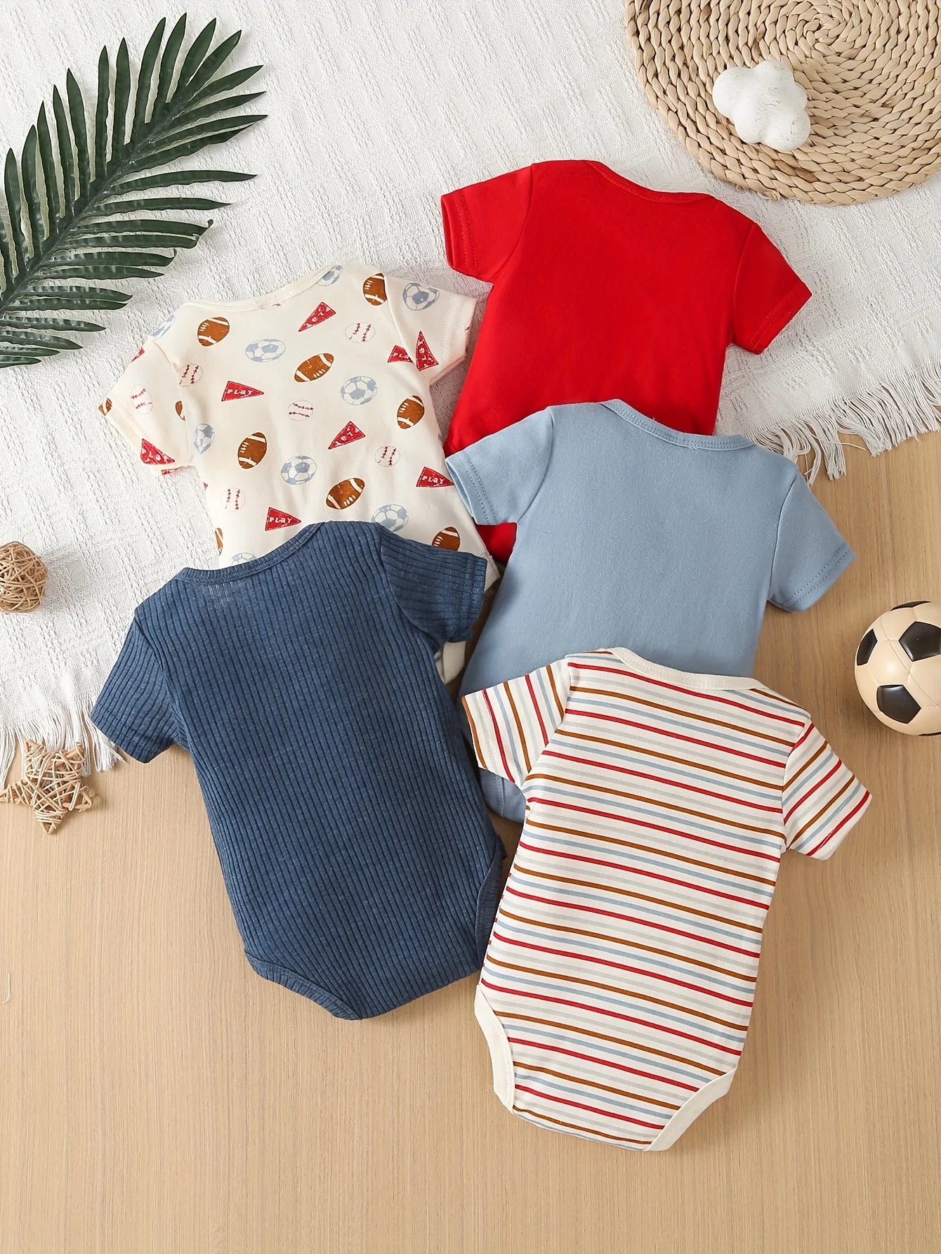 Rugby-Style Triangular Jumpsuit for Baby Boys, Featuring Short Sleeves, Perfect for Spring And Summer. Ideal Crawling Outfit And Home Wear for Newborns, for Outdoor