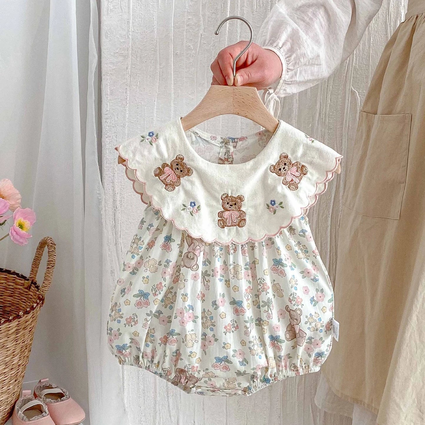 6076 Newborn Clothes. Cute Little Bear Embroidery Collar Girl's One Piece Clothes