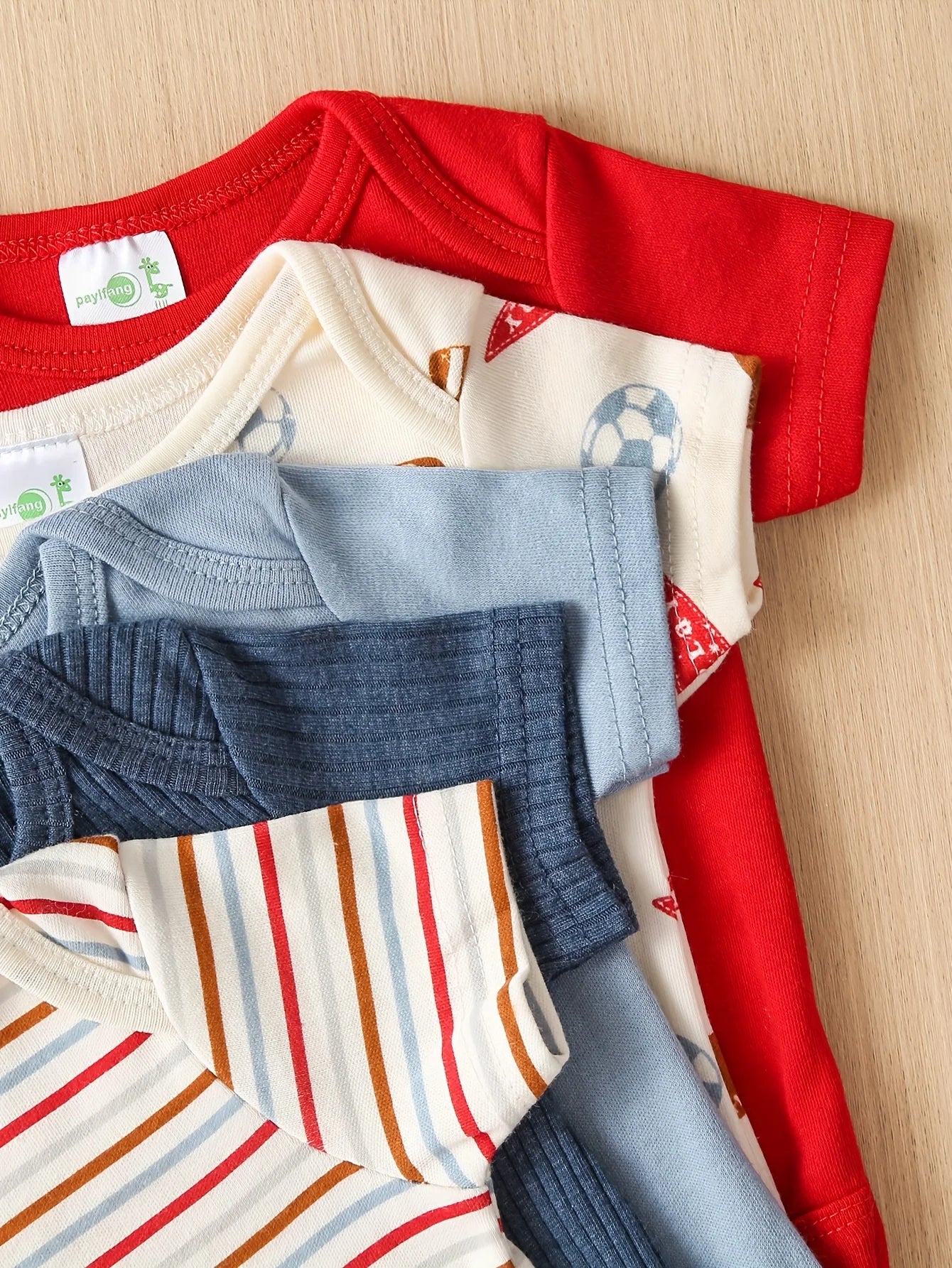 Rugby-Style Triangular Jumpsuit for Baby Boys, Featuring Short Sleeves, Perfect for Spring And Summer. Ideal Crawling Outfit And Home Wear for Newborns, for Outdoor