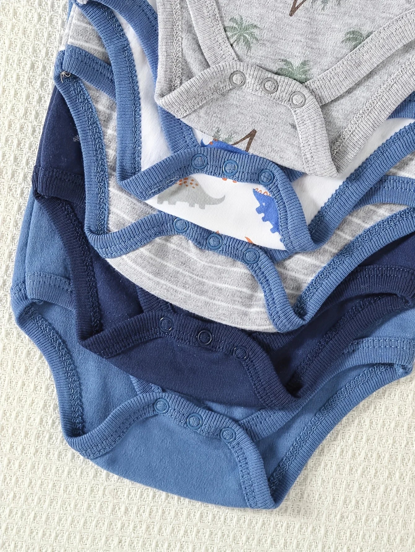 5pcs Baby Boy Triangle Rompers, Creative Bodysuits And Short Crawlers, Short Sleeve Jumpsuits with Dinosaur Pattern, Soft And Breathable Casual Infant Wear, Newborn Hospital Essentials,  for Outdoor